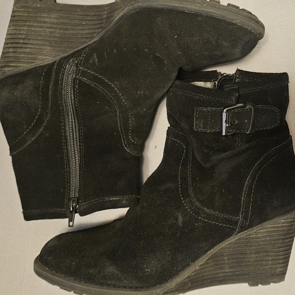 Fergie sz 8½ black platform boots